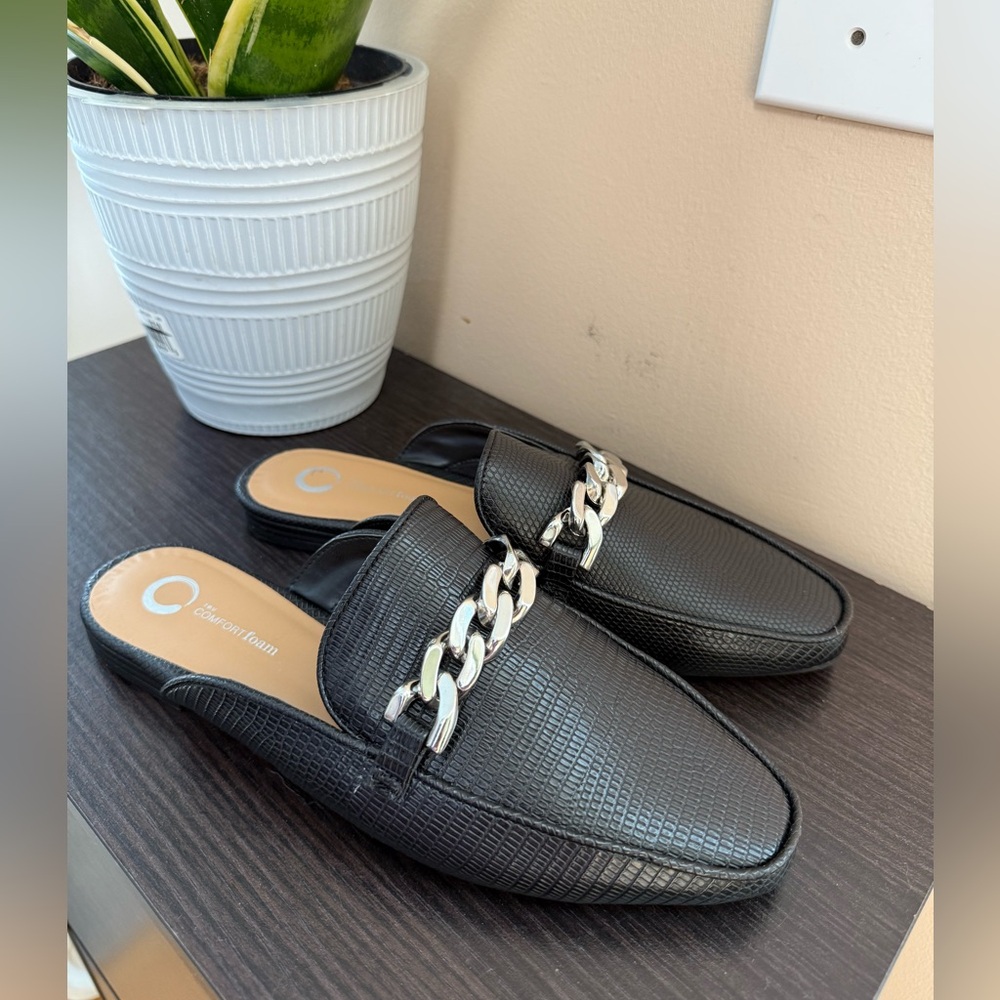 Journee Collection Black Mules with Silver Chain Sz 7.5